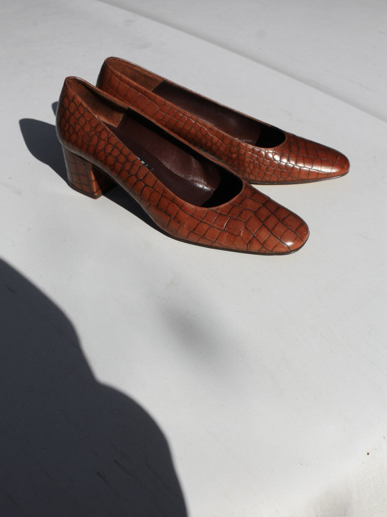 DKNY Croc Leather Pumps (9)